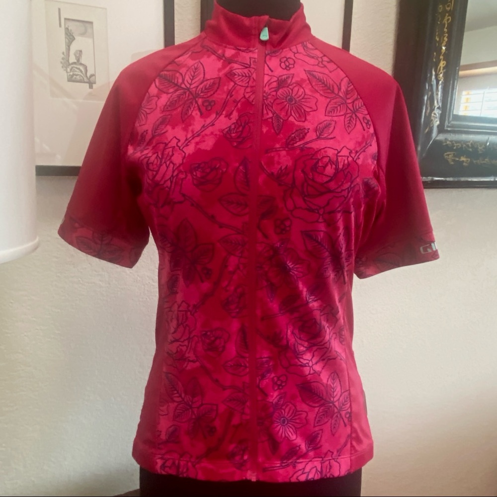GET ON YOUR BIKE 🚴 & RIDE💓 GIRO Women’s Short-sleeve Magenta/Navy Biking Top!